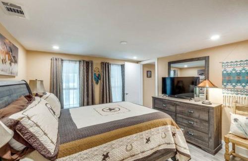 Fort Worth House | StockYards! Less than 4 minutes-Sleeps 8-Lee House