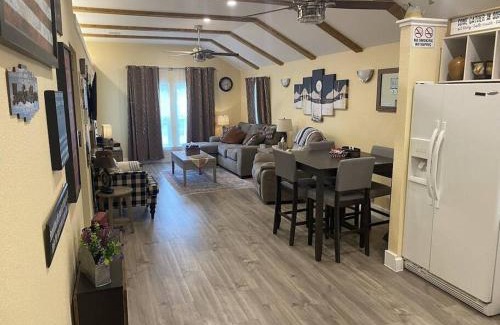 Fort Worth House | StockYards! Less than 4 minutes-Sleeps 8-Lee House
