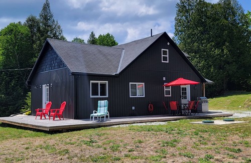 Stokes Bay Cottage | Stokes Bay Getaway near Tobermory & Lions Headnpermit#STA-2024-63n