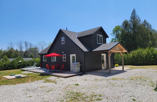 Stokes Bay Cottage | Stokes Bay Getaway near Tobermory & Lions Headnpermit#STA-2024-63n