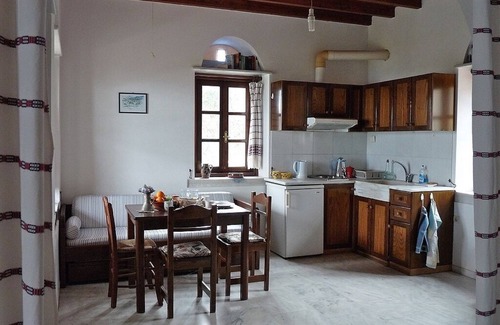 Moutsouna House | Stone-built houses Azalas, very quiet, directly by the beach, with fireplace