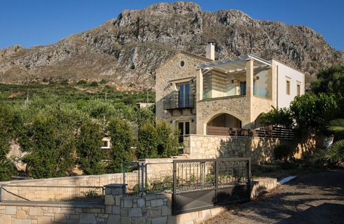 Pervolakia Villa | Stone-Built Private villa, with Pool and Terraces!