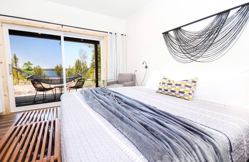 Tobermory Bed & Breakfast | Stone Cove Waterfront Adults Only B&B