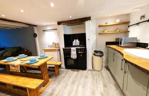 Chipping Norton House | Stone cottage, own parking & EV charger -Buttercup
