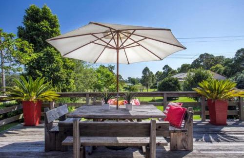 Woodstock House | Stone Cottage - vineyard estate w. fireplace
