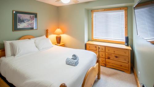 East Kootenay Apartment | Stone Creek Chalet by Fernie Lodging Company