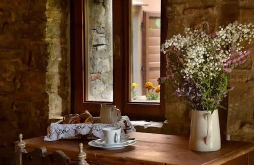 Montegabbione Cottage | Stone farmhouse with heated swimming pool