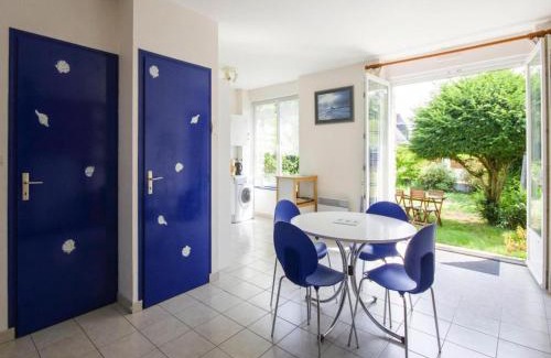 Etables-sur-Mer House | Stone House by Les Godelins Beach