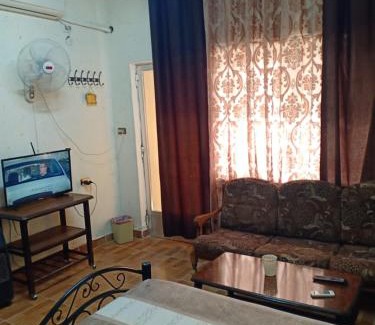 Jabal Al-Hussein Apartment | stone house