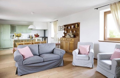 Faedis House | Stone House - Winery Stay