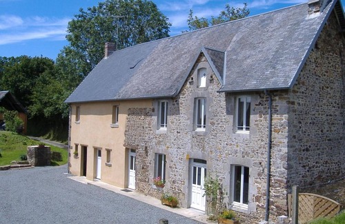 St-Denis-le-Vetu Cottage | Stone house with fireplace and pets allowed in Normandy