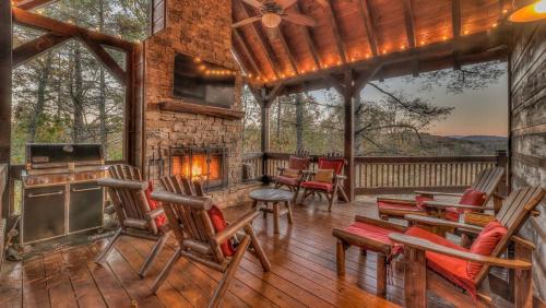 Natures Courtyard House | Stone Pine Lodge