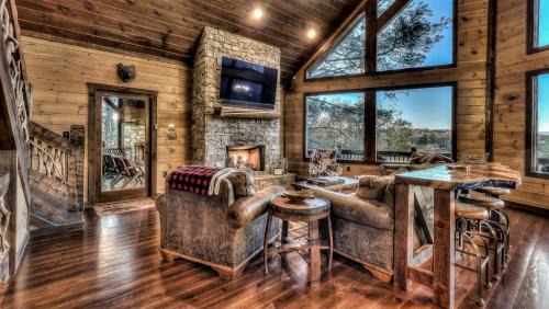 Natures Courtyard House | Stone Pine Lodge