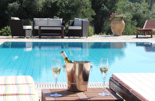 Vassilatika Villa | Stone Rose Villa Charming, farmhouse with pool