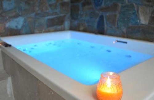 Pefkochori House | Stone Suites