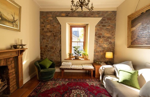 Redhill Villa | Stonehouse 2-bed, Pet friendly & Long stays