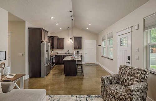 Wasilla Cottage | Stoneridge Place Cottage #3 - Vacation or Executive Retreat 2BR 2BA Garage!