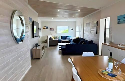 Hayborough House | Stones Throw to Beach & Chiton Surf Club