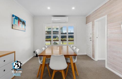 Hayborough House | Stones Throw to Beach & Chiton Surf Club