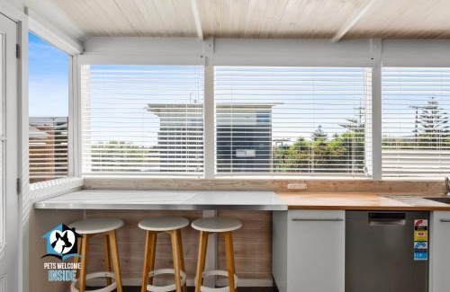 Hayborough House | Stones Throw to Beach & Chiton Surf Club