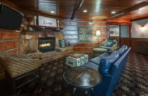 Peoria Hotel | Stoney Creek Peoria, Deluxe 2 Double w/Free Breakfast! | 4 Units