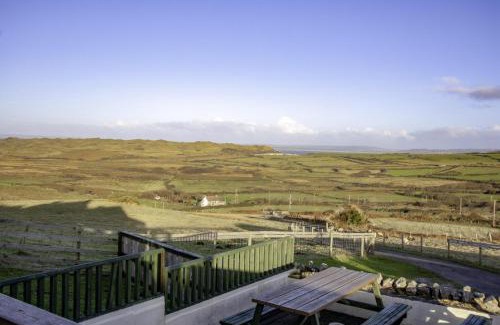 Llangennith House | Stormy Castle - 6 Bedroom Sleeps 14 - Llangenith