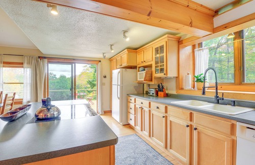 Stratton House | Storybook Stratton House: 3 Mi to Mount Snow!