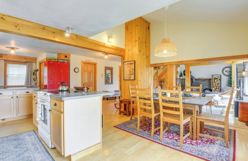 Stratton House | Storybook Stratton House: 3 Mi to Mount Snow!