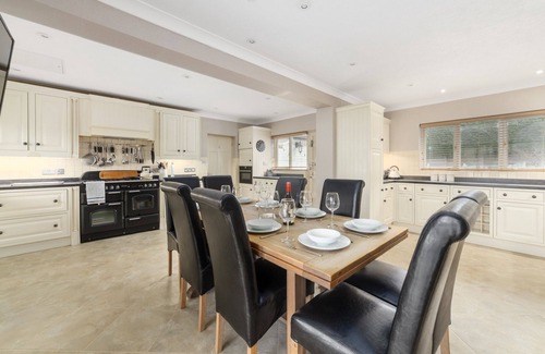 Douglas House | Stovell - a holiday cottage that sleeps 8 guests in 5 bedrooms