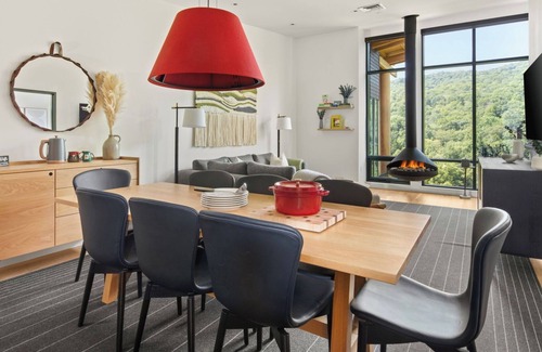Stowe Area Condo | Stowe Alpine Treehouse New Slopeside Penthouse