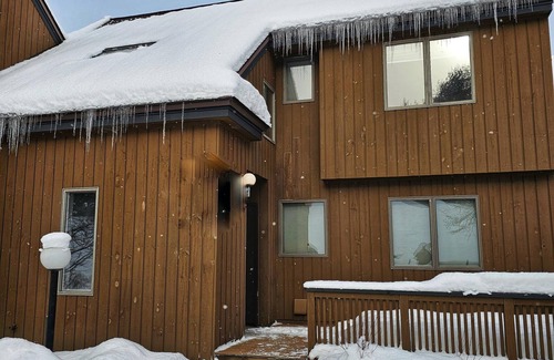 Stowe Area Condo | Stowe Comfort: Centrally located upscale 2BR condo