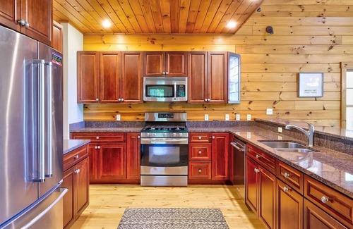 Stowe House | STOWE DREAM HOME WITH HOT TUB, FIRE PIT AND GAME ROOM