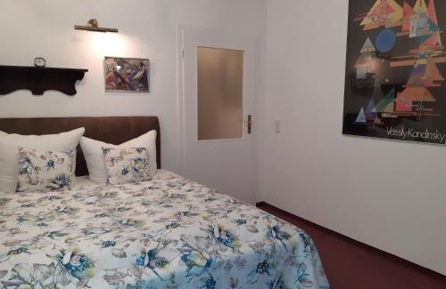 Boltenhagen Apartment | Strandvilla Hubertus Boltenhagen - Ferienwohnung Maisonette Apartment Kandinsky mit seitlichem Meerblick Parkplatz WLAN voll ausgestattete Küche Garten Grillplatz Waldbaden Familie Südlage