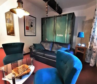 Boltenhagen Apartment | Strandvilla Hubertus Boltenhagen - Ferienwohnung Maisonette Apartment Kandinsky mit seitlichem Meerblick Parkplatz WLAN voll ausgestattete Küche Garten Grillplatz Waldbaden Familie Südlage