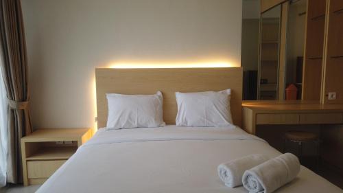 Hegarmanah Apartment | Strategic Studio Apartment at Beverly Dago with Mountain View By Travelio
