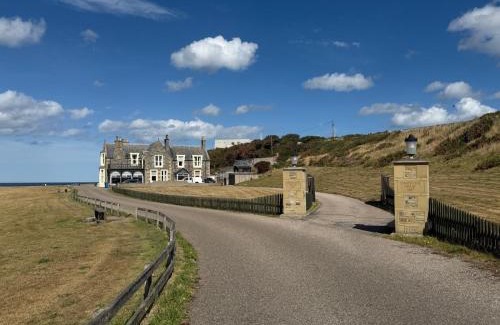 Buckie House | Strathlene House Retreat - 5 bed deluxe Business Holiday Accommodation