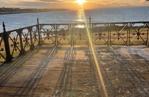 Buckie House | Strathlene House Retreat - 5 bed deluxe Business Holiday Accommodation