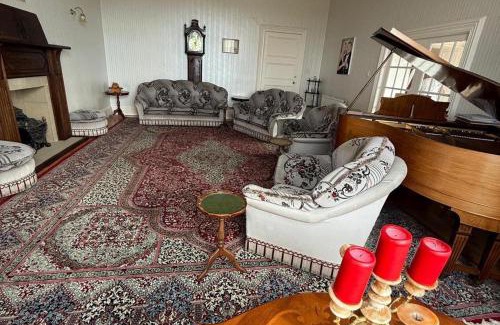 Buckie House | Strathlene House Retreat - 5 bed deluxe Business Holiday Accommodation