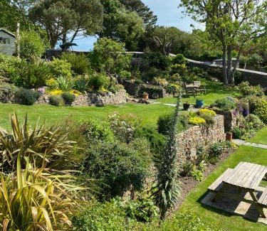 Stratton House | Stratton Gardens