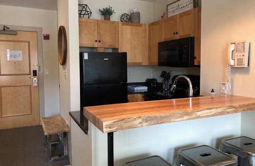 Stratton Mountain Apartment | Stratton South Long Trail Studio Adjacent to the Village and Lifts