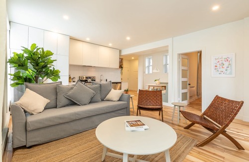 Hochelaga Apartment | Strawberry Stays! Secret to sweet dreams!