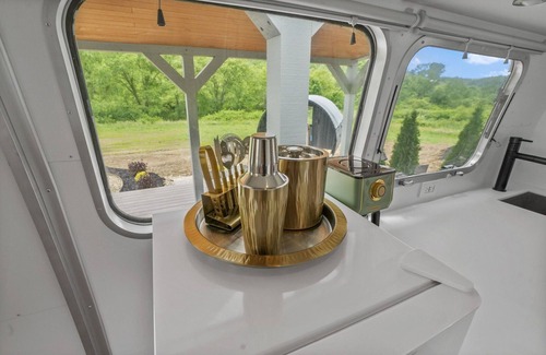 Rockbridge House | Streams and Dreams at Laurel Run Luxury Airstream Glamping The Palmera Unit 2