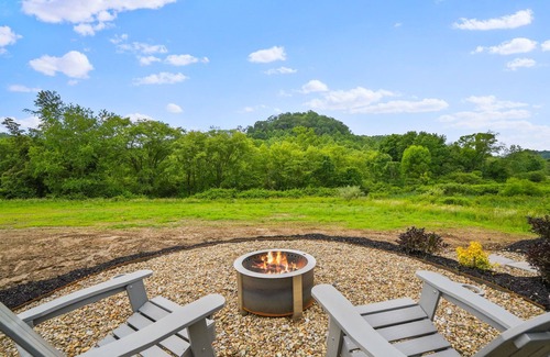 Rockbridge House | Streams and Dreams at Laurel Run Luxury Airstream Glamping The Palmera Unit 2