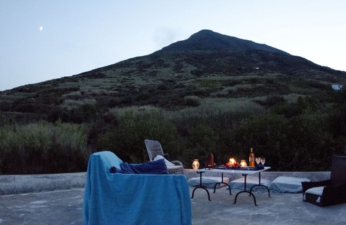San Vincenzo House | Stromboli, the home between sea and volcano