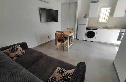Saint-Maximin-la-Sainte-Baume Apartment | Studio Saint Maximin la Sainte baume
