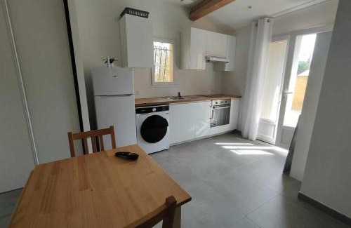 Saint-Maximin-la-Sainte-Baume Apartment | Studio Saint Maximin la Sainte baume