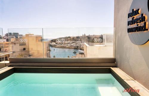 Gzira House | Stuart Rooms by Zzzing
