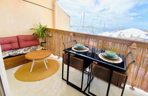 Marigot Apartment | Studi0 coco0n, vue sur la marina