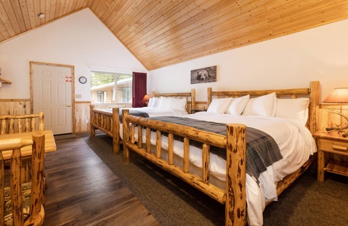 Whitefish Resort | Studio 2 King Bed, Full Bath, Full Kitchen 10 Minutes from West Glacier Park!