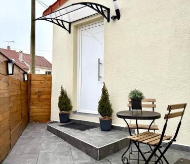 Les Boutareines Apartment | Studio 2 people Half Chemin Paris and Disneyland